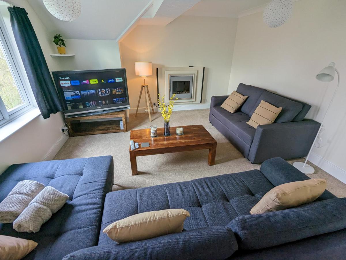 Large Apartment With Parking Гилдфорд Екстериор снимка