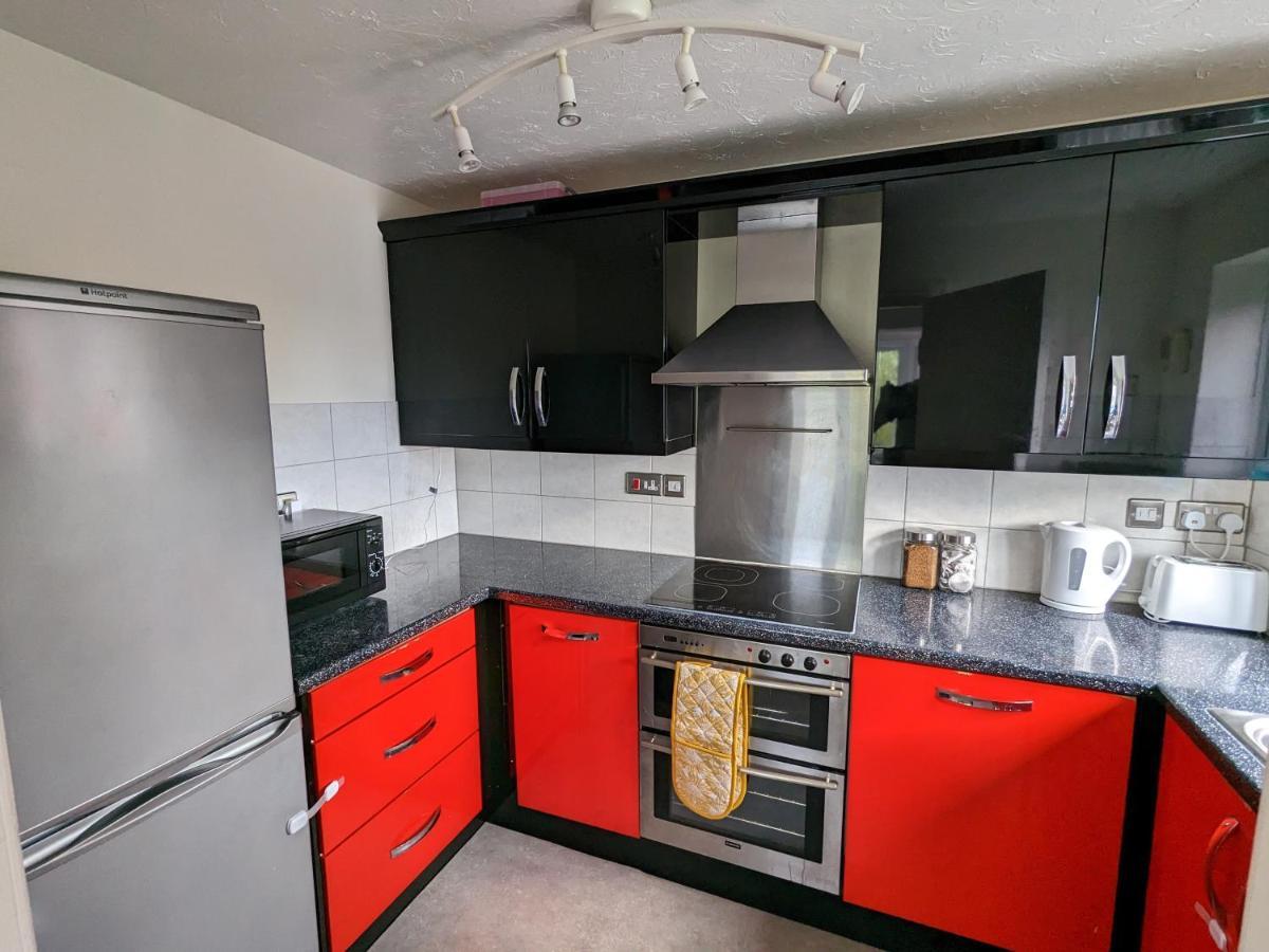 Large Apartment With Parking Гилдфорд Екстериор снимка